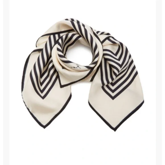 Le Scarf silk scarf NWOT - Picture 2 of 9